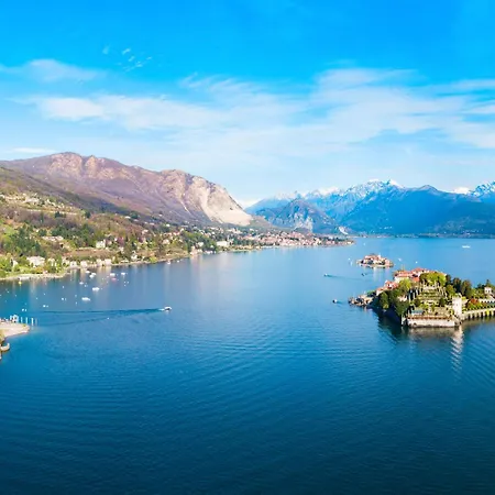Il Golfo: View In Laveno-mombello - Happy لافينو